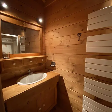 Chalet Cosy 9 Pers, 100m Des Pistes Et 300m Des Commerces, Avec Wifi Et Balcon Sud-ouest - Fr-1-733-152 Chalet *