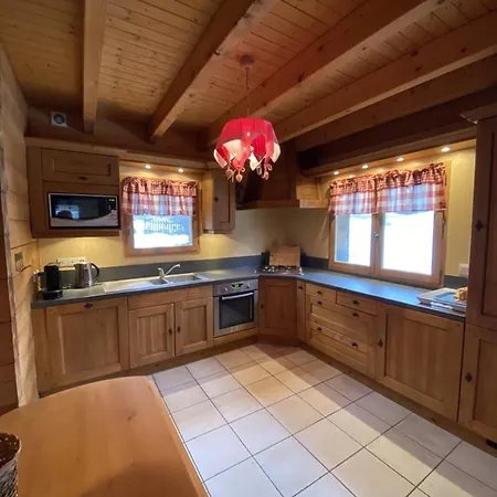 Chalet Cosy 9 Pers, 100m Des Pistes Et 300m Des Commerces, Avec Wifi Et Balcon Sud-ouest - Fr-1-733-152